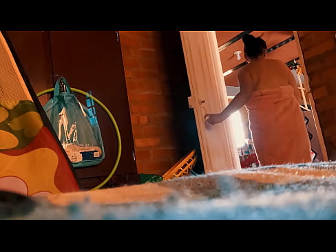 ❤️ דודי הולך אחרי למקלחת, הוא מזיין אותי בזמן שאני מתקלח. ❤️ פורנו רוסי אצלנו ❌❤