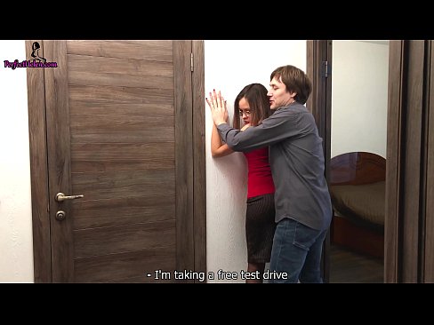 ❤️ מתווך סקסית מטלטל בחושניות את הכוס שלה ומזיין בזמן מכירת הדירה שלה - קרמפאי ❤️ פורנו רוסי אצלנו ❌❤